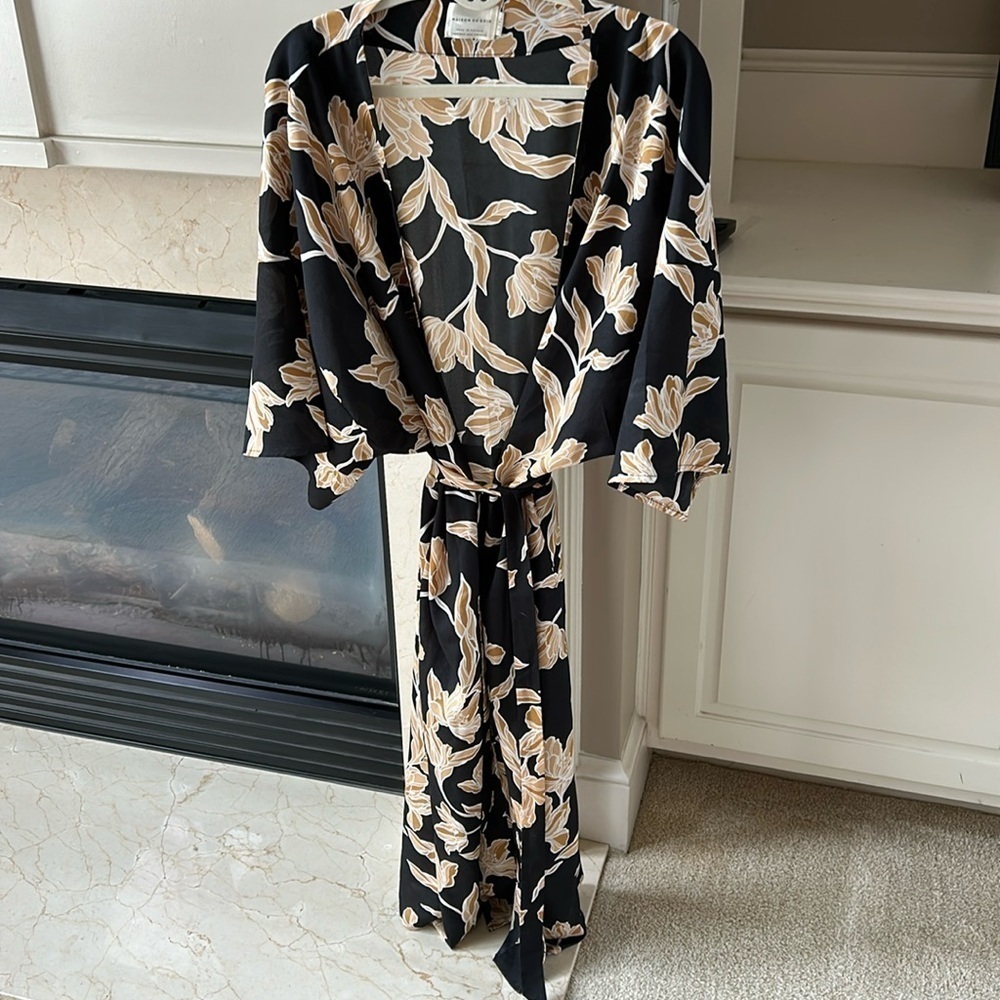 Maison Du Soir Serene Floral Black Gold Kimono Ro… - image 2